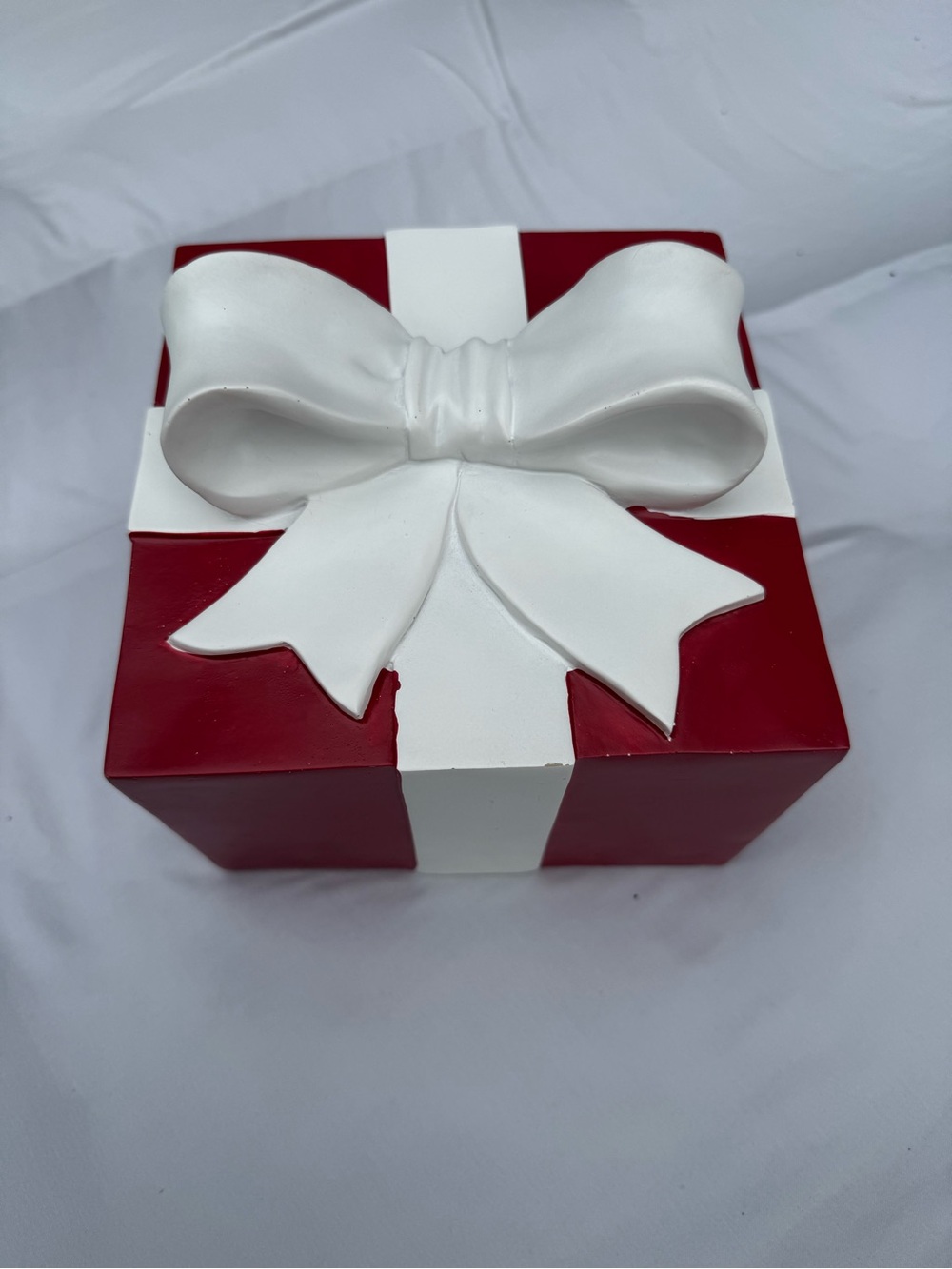 Heavy Red & White Decorative Christmas Gift Box with Bow - Picture 5 of 12